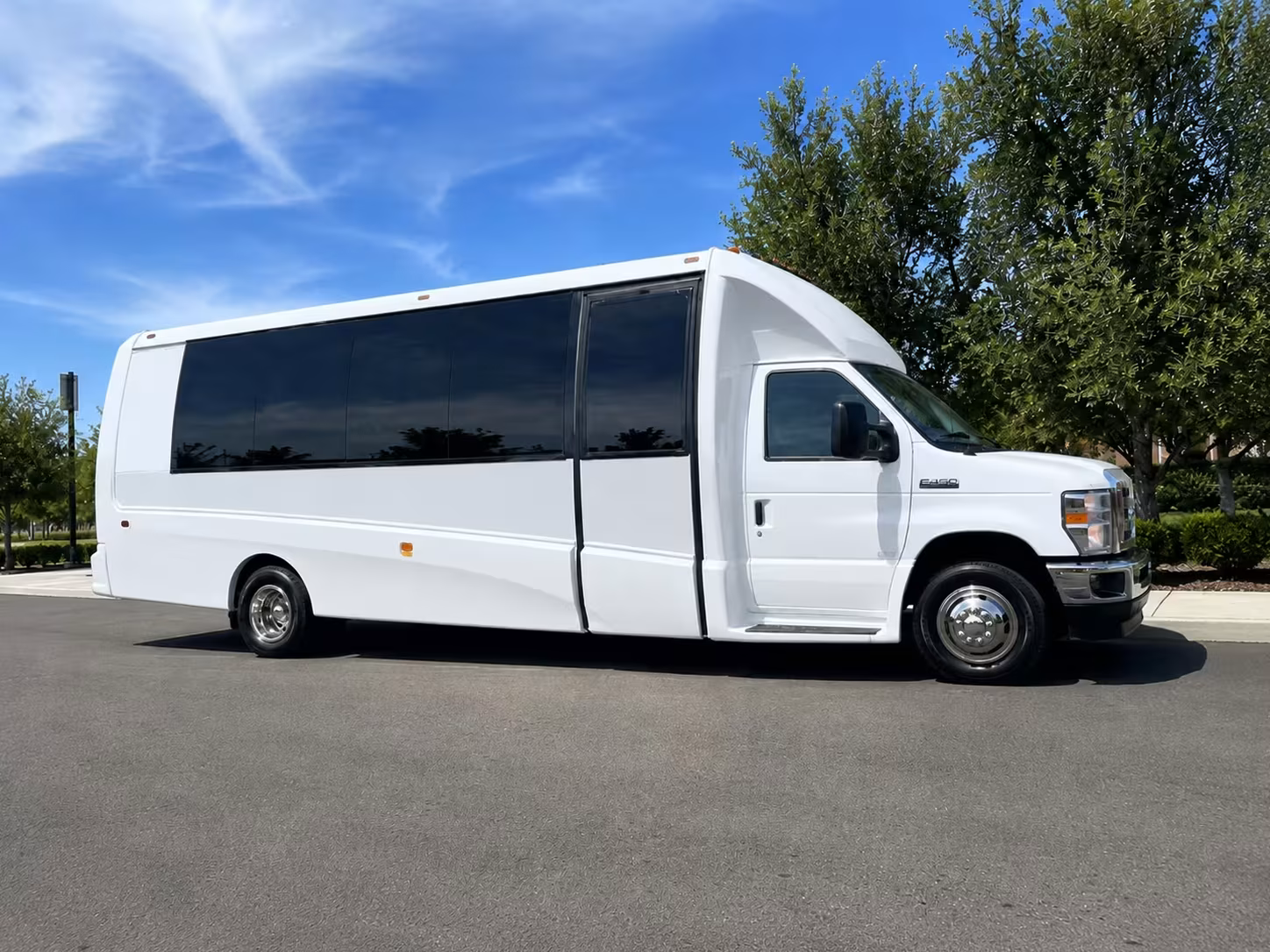 richmond 20 passenger minibus rental
